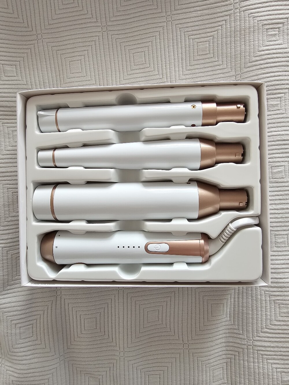 T3 WHIRL TRIO White with Rose Gold Accents Curling Wand Set - Picture 4 of 6